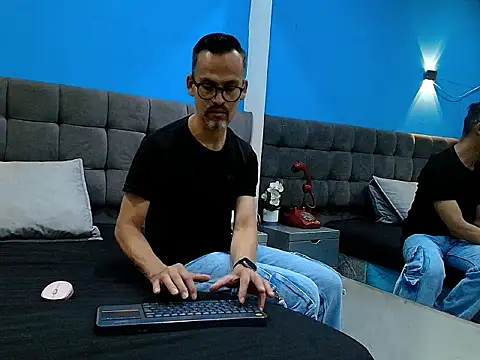 Oswalldo   online show from 04-09-26, 11:15