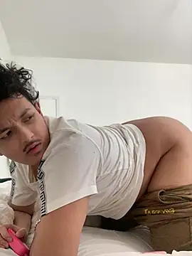 Snapshot of fiddyxx chatting on 05-17-26, 12:45 fiddyxx online show from 05-17-26, 12:45