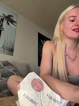 Snapshot of blondebunny999_999 chatting on 05-08-26, 10:04 blondebunny999 999 online show from 05-08-26, 10:04