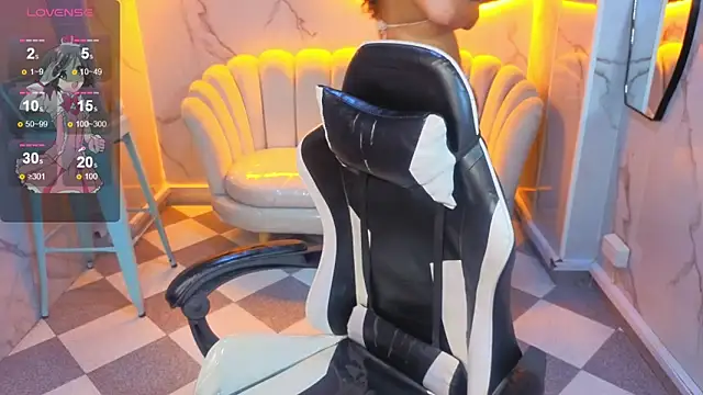 Clhoe b online show from 04-11-26, 08:13