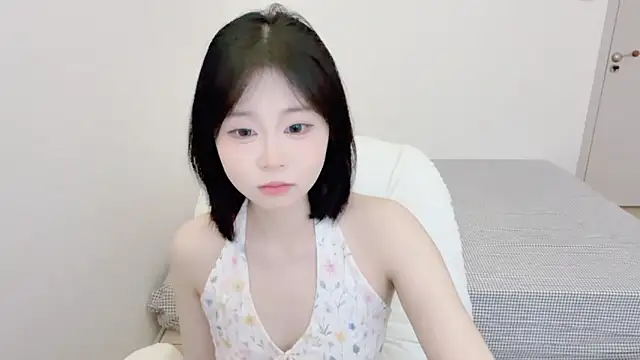 Snapshot of Onefiona chatting on 06-17-26, 05:43 Onefiona online show from 06-17-26, 05:43