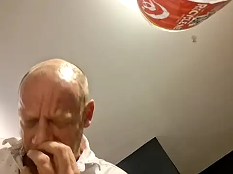 Snapshot of mikman100 chatting on 02-22-26, 05:40 mikman100 online show from 02-22-26, 05:40