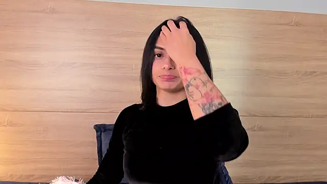 Snapshot of lilith_petit_ chatting on 01-15-26, 01:05 lilith petit online show from 01-15-26, 01:05