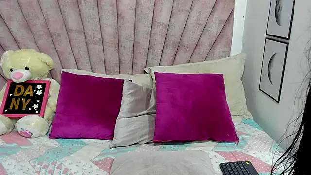 danibellucii  online show from 02-25-26, 03:38