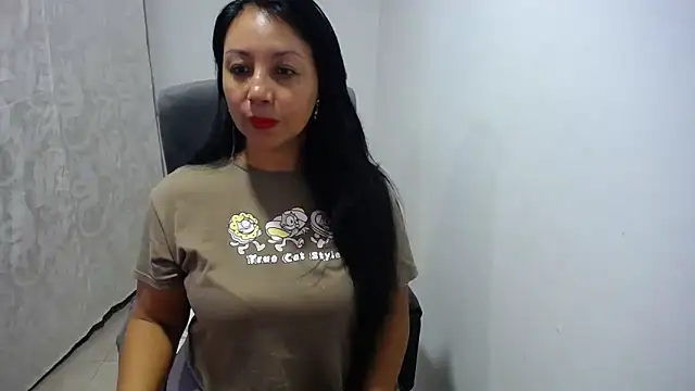 soyElena46 online show from 05-04-26, 12:56