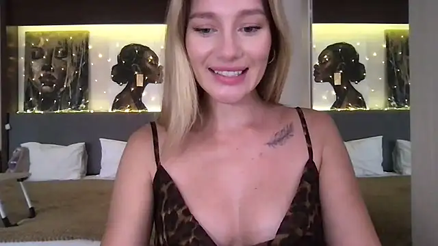 Snapshot of Stella_muse chatting on 01-18-26, 03:43 Stella muse online show from 01-18-26, 03:43