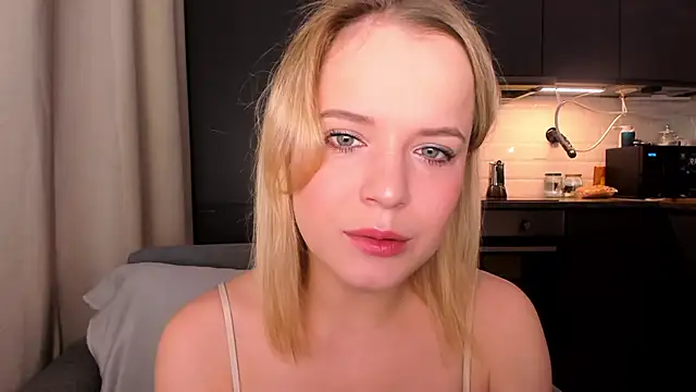 Snapshot of JessicaBeverly_ chatting on 04-27-26, 06:44 JessicaBeverly online show from 04-27-26, 06:44