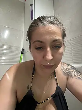 Snapshot of dalia0710 chatting on 06-25-26, 01:04 dalia0710 online show from 06-25-26, 01:04