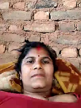 Hot di97 online show from 04-12-26, 01:32