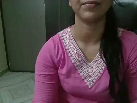 Snapshot of Adaa7 chatting on 05-28-26, 04:04 Adaa7 online show from 05-28-26, 04:04