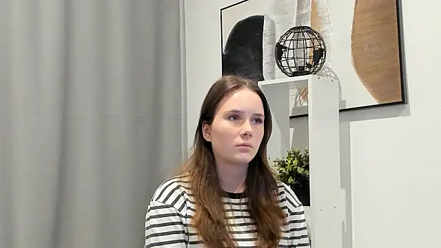 GenevieNyreen online show from 01-15-26, 07:13