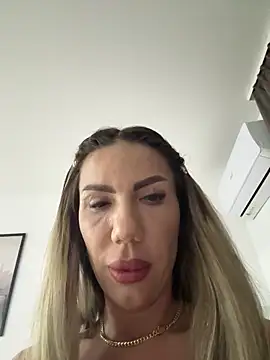 Snapshot of Missolevelvet chatting on 02-08-26, 12:25 Missolevelvet online show from 02-08-26, 12:25