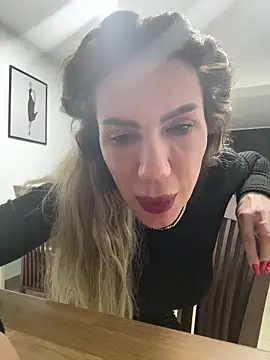 Snapshot of Missolevelvet chatting on 02-09-26, 10:47 Missolevelvet online show from 02-09-26, 10:47