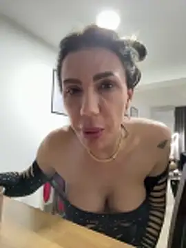 Snapshot of Missolevelvet chatting on 02-23-26, 08:28 Missolevelvet online show from 02-23-26, 08:28