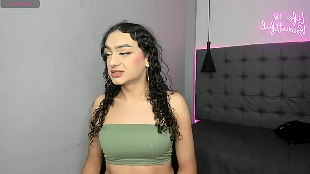 Snapshot of scarletcherry18 chatting on 06-15-26, 04:36 scarletcherry18 online show from 06-15-26, 04:36