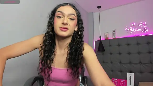 Snapshot of scarletcherry18 chatting on 07-17-26, 03:13 scarletcherry18 online show from 07-17-26, 03:13