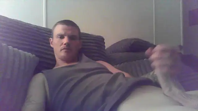 Snapshot of HungandHynotic chatting on 05-14-26, 06:09 HungandHynotic online show from 05-14-26, 06:09