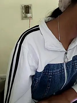 Snapshot of Aaradhna-_hoy chatting on 02-25-26, 04:33 Aaradhna- hoy online show from 02-25-26, 04:33