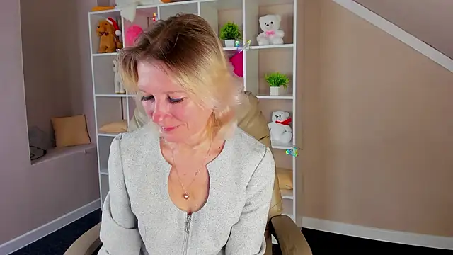 Julie Lucas online show from 03-14-26, 12:39