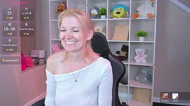 Julie Lucas online show from 07-14-26, 10:21