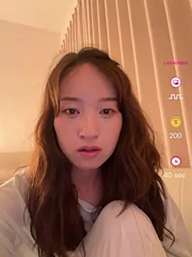 Snapshot of wenwenyaa chatting on 06-17-26, 02:18 wenwenyaa online show from 06-17-26, 02:18