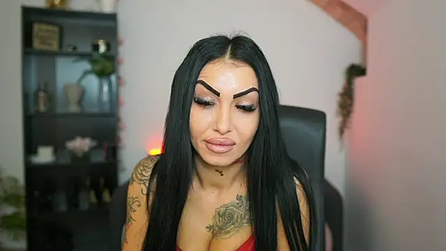 Snapshot of Latinella_ chatting on 01-13-26, 07:41 Latinella online show from 01-13-26, 07:41