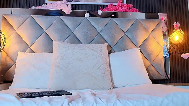 Real virgin Pussy online show from 03-17-26, 07:28