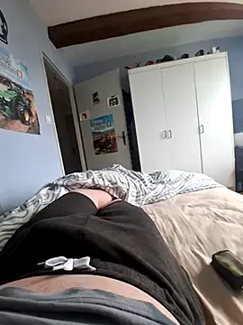 Snapshot of n-alan88 chatting on 04-05-26, 01:52 n-alan88 online show from 04-05-26, 01:52