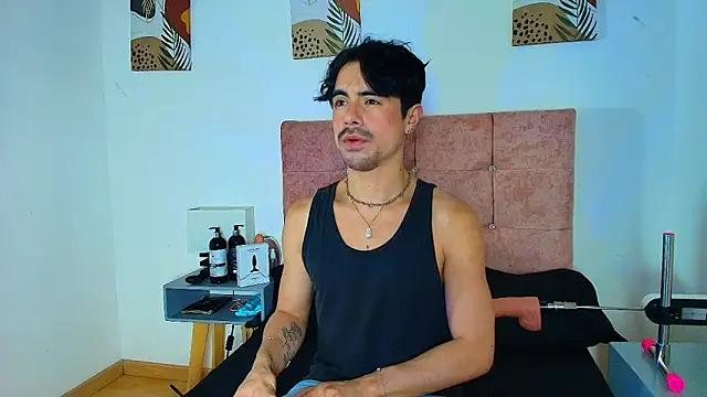 Ethan Briggs  online show from 02-05-26, 03:33