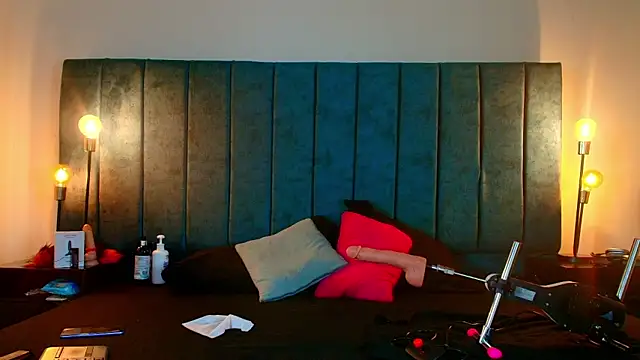 Ethan Briggs  online show from 03-25-26, 03:34