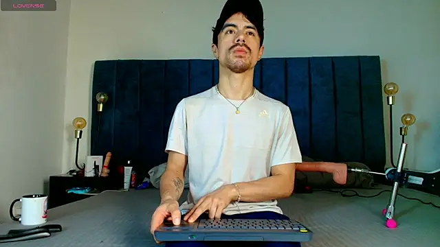 Ethan Briggs  online show from 04-06-26, 03:37