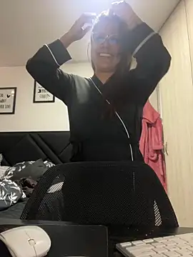 Pretty  Milf online show from 05-31-26, 07:48