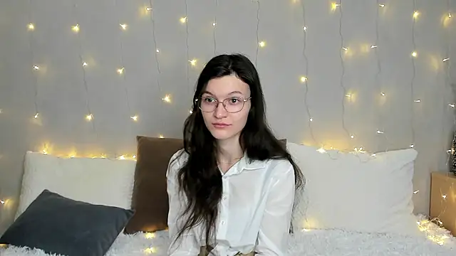 ThoraMarola online show from 02-03-26, 04:43