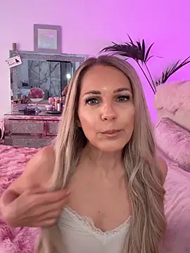 JulieSol online show from 04-04-26, 07:17