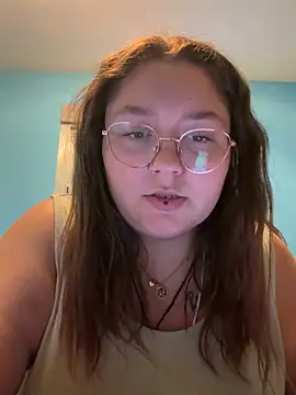 Snapshot of _maracr19_ chatting on 06-16-26, 11:24 maracr19 online show from 06-16-26, 11:24