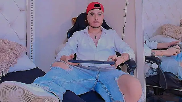 Snapshot of Salvattore_Muller chatting on 02-10-26, 08:35 Salvattore Muller online show from 02-10-26, 08:35