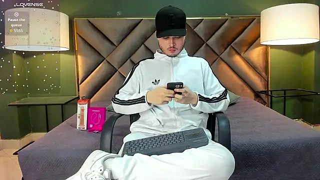 Snapshot of Salvattore_Muller chatting on 02-22-26, 05:30 Salvattore Muller online show from 02-22-26, 05:30