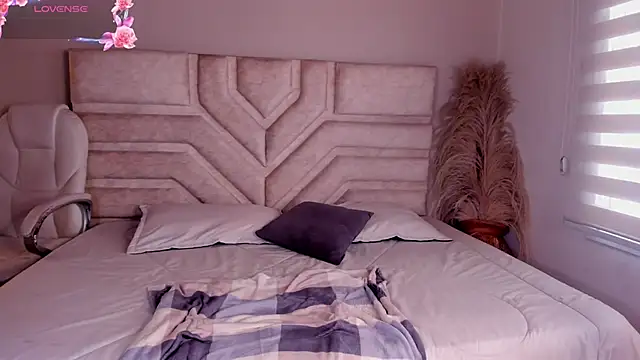 ella  olmos online show from 05-21-26, 02:46
