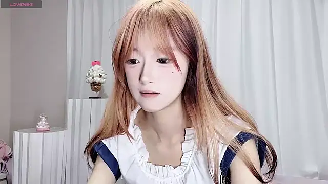 Snapshot of qingqing_love2025 chatting on 05-27-26, 02:47 qingqing love2025 online show from 05-27-26, 02:47