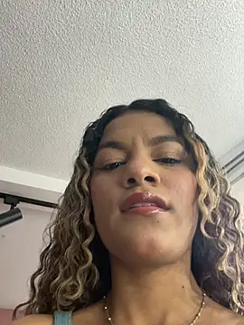 Snapshot of AngelPinkk_ chatting on 05-31-26, 10:11 AngelPinkk online show from 05-31-26, 10:11