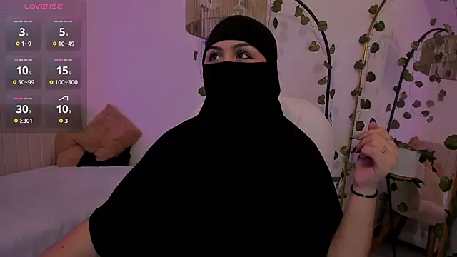 Snapshot of _Amirah chatting on 05-26-26, 06:04 Amirah online show from 05-26-26, 06:04