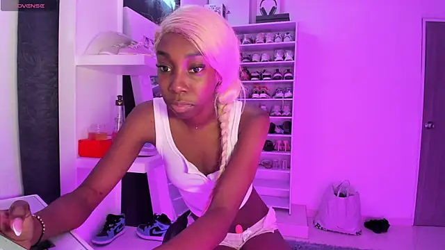 Snapshot of Amberprincess2 chatting on 02-27-26, 02:39 Amberprincess2 online show from 02-27-26, 02:39