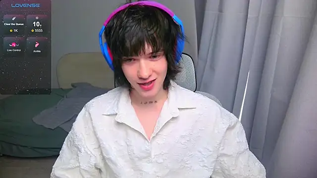 Snapshot of LeonBoykisser chatting on 04-30-26, 02:18 LeonBoykisser online show from 04-30-26, 02:18