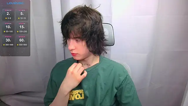 Snapshot of LeonBoykisser chatting on 05-03-26, 02:39 LeonBoykisser online show from 05-03-26, 02:39