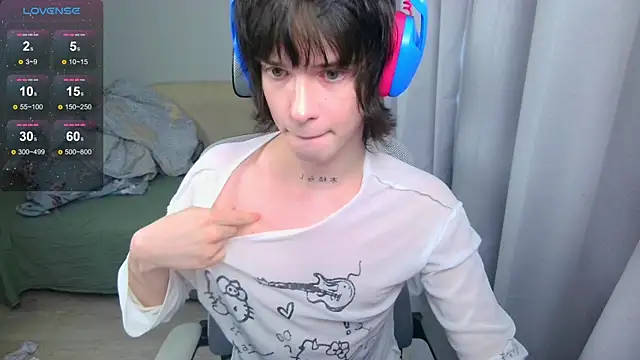 Snapshot of LeonBoykisser chatting on 05-04-26, 10:55 LeonBoykisser online show from 05-04-26, 10:55