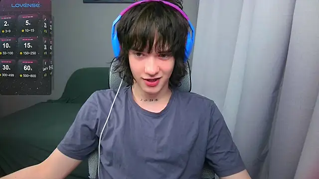 Snapshot of LeonBoykisser chatting on 05-08-26, 05:40 LeonBoykisser online show from 05-08-26, 05:40