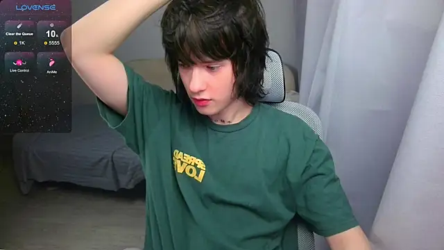 Snapshot of LeonBoykisser chatting on 05-09-26, 03:50 LeonBoykisser online show from 05-09-26, 03:50