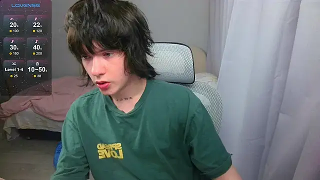 Snapshot of LeonBoykisser chatting on 05-10-26, 05:07 LeonBoykisser online show from 05-10-26, 05:07
