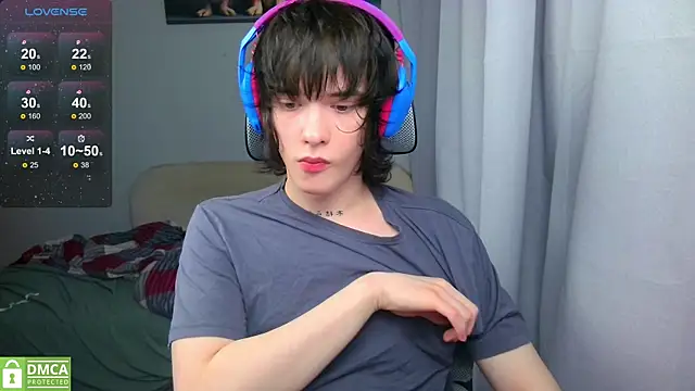 Snapshot of LeonBoykisser chatting on 05-19-26, 10:05 LeonBoykisser online show from 05-19-26, 10:05