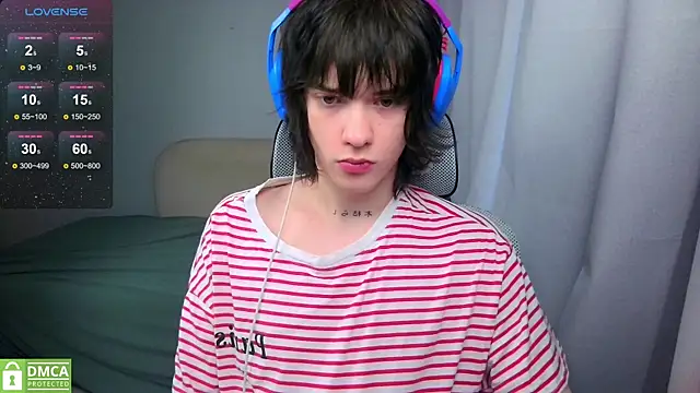 Snapshot of LeonBoykisser chatting on 05-25-26, 06:41 LeonBoykisser online show from 05-25-26, 06:41